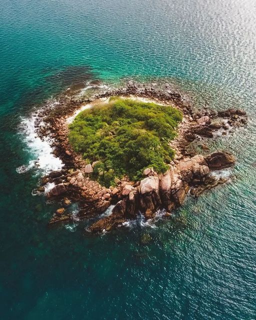 Island Grand Explorer
